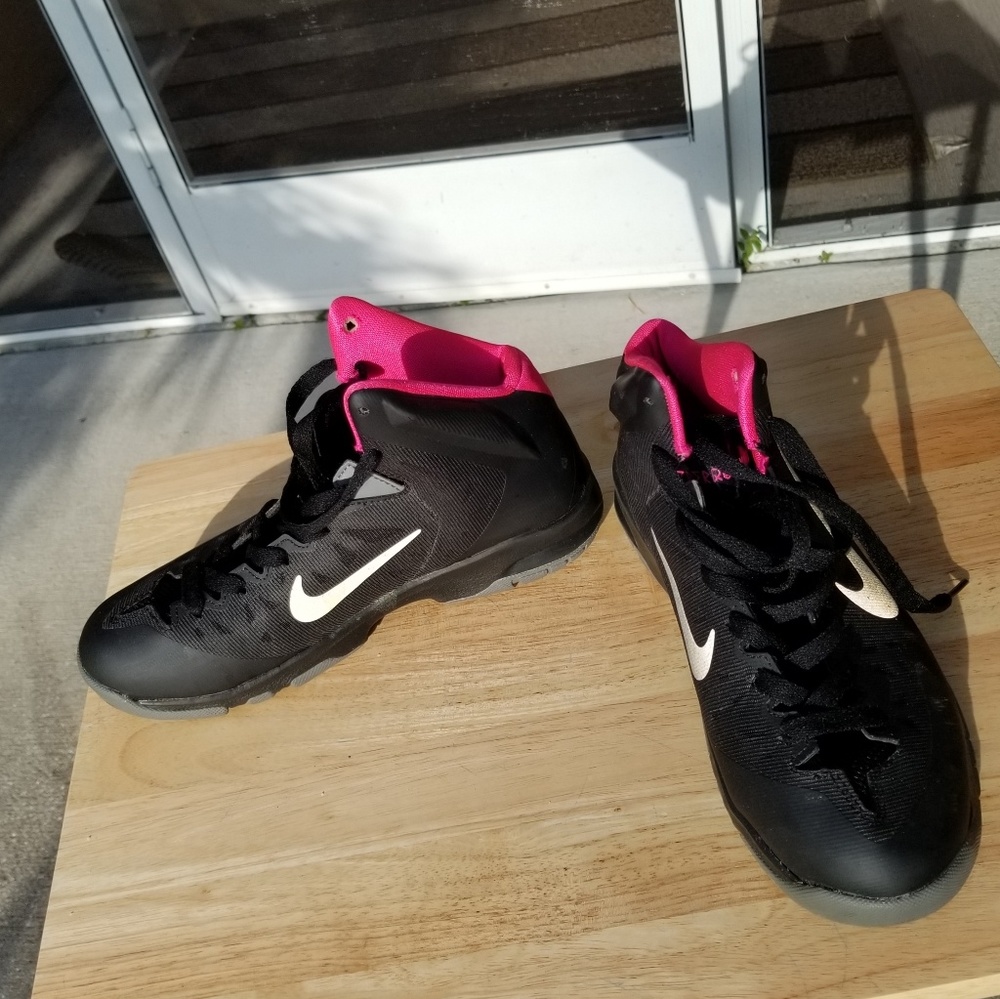 Nikes - Picture 4 of 5